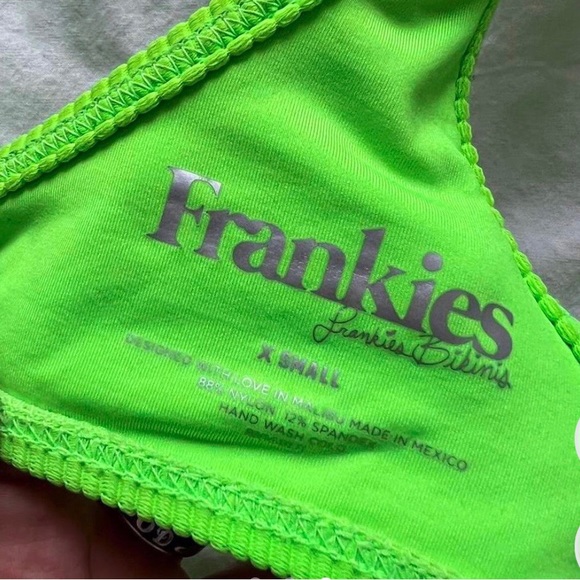 Frankie’s Bikinis set - Picture 4 of 5